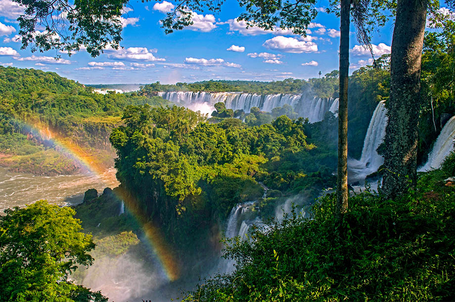 Cachoeiras, Mata Atlântica e arco-íris no Parque Nacional do Iguaçu